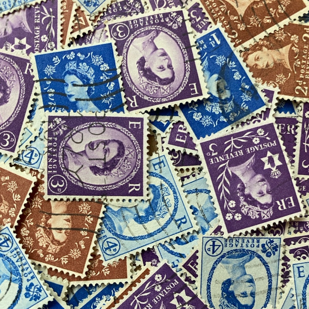 100 QEII Postage Stamps wildings